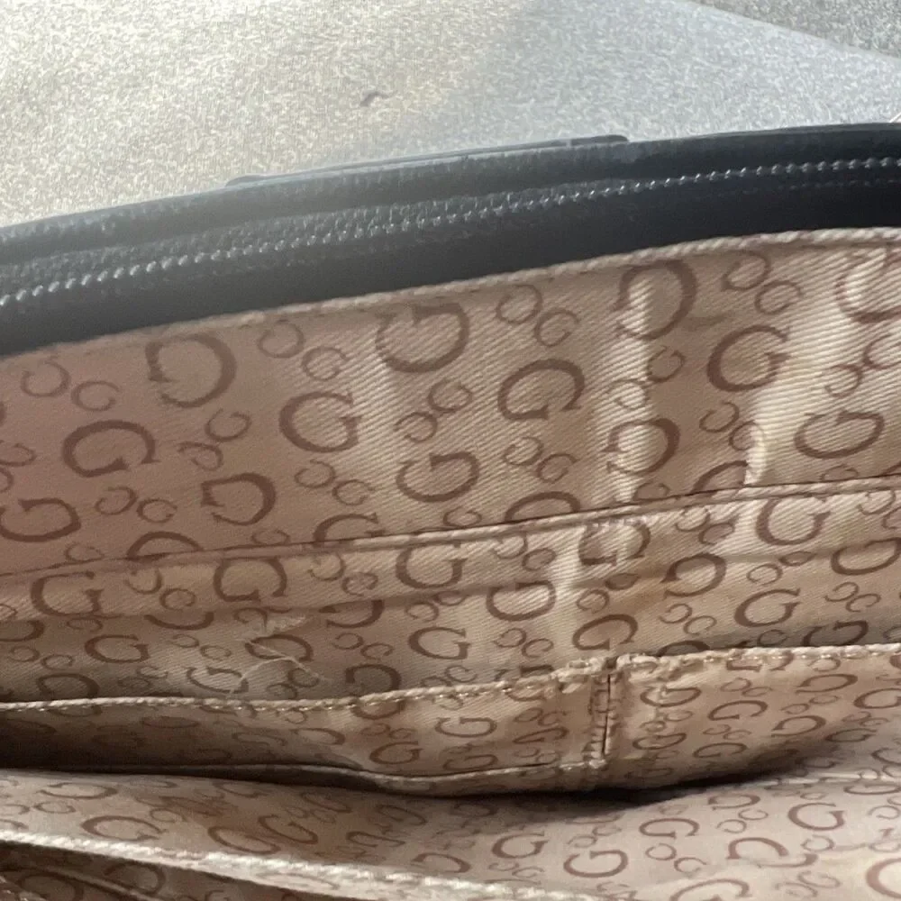GUESS Black Logo Pattern Satchel‎ Top Handle Padlock Accent Zip Closure Women